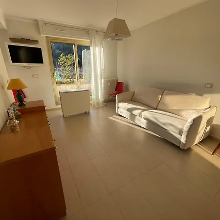Lovely Sunny Apartmán