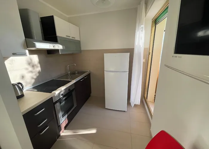 Διαμέρισμα Lovely Sunny *